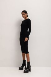 Sukienka wykonana z dzianiny z efektem SKIN PEACH w kolorze TOTALLY BLACK - SALMA-XS/S. Czarne sukienki Marsala, m, bez wzorów, z bawełny, eleganckie, bez kołnierzyka, bez ramiączek, midi, sportowe. W wyprzedaży za 86.97 zł.