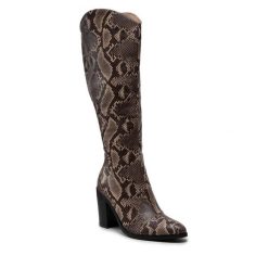 Kowbojki DeeZee. Brązowe kozaki DeeZee, bez obcasa, na słupku, bez zapięcia. Za 269.99 zł.