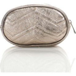 Skórzana saszetka w kolorze złotym - 20 x 8 x 3 cm. Żółte torby na ramię Classe Regina, bez wzorów, z materiału, bez dodatków. W wyprzedaży za 219.95 zł.