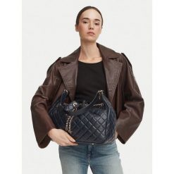 Torebka Guess. Niebieskie torebki klasyczne Guess, z aplikacjami, bez dodatków. Za 674.99 zł.