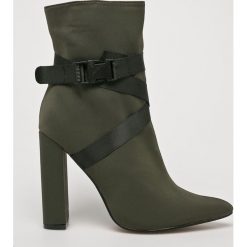 Public Desire - Botki. Botki Public Desire, bez wzorów, z materiału, bez obcasa, na obcasie, bez zapięcia. W wyprzedaży za 159.90 zł.