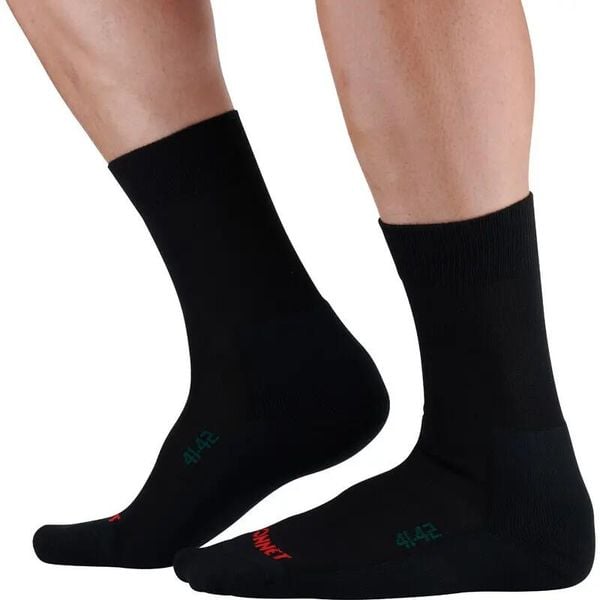 Skarpetki Monnet Bamboo. Czarne skarpety MONNET, bez wzorów. Za 178.50 zł.