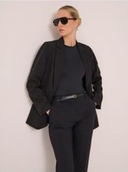 Klasyczna marynarka z ozdobnymi guzikami - czarny. Czarne marynarki i żakiety Sinsay, l, bez wzorów, klasyczne. Za 59.99 zł.