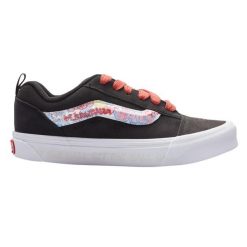 Buty do chodzenia damskie Vans Knu Skool. Czarne trampki Vans, bez wzorów, bez zapięcia. Za 276.64 zł.