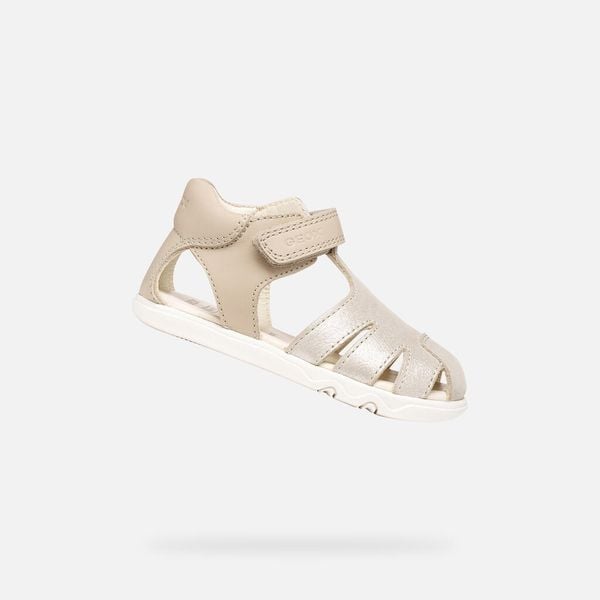 Sandały GEOX B SANDAL STEPPIEUP Złoty. Brązowe sandały Geox, bez wzorów, ze skóry, bez obcasa, bez zapięcia. Za 198.99 zł.