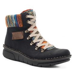 Botki Rieker. Czarne botki Rieker, bez wzorów, bez obcasa, na płaskiej podeszwie, bez zapięcia. Za 349.99 zł.