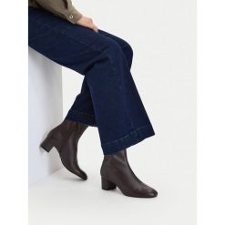 Botki GINO ROSSI. Brązowe botki Gino Rossi, bez wzorów, bez obcasa, na słupku, bez zapięcia. Za 349.99 zł.