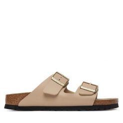 Klapki Birkenstock. Brązowe klapki Birkenstock, bez wzorów, bez obcasa. Za 429.99 zł.
