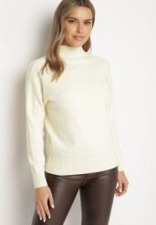 Jasnobeżowy Sweter Golf z Ozdobnym Tłoczeniem Zakończony Ściągaczem Melodiea. Brązowe golfy Born2be, bez wzorów, bez ramiączek. Za 89.99 zł.