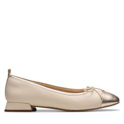 Baleriny Clarks. Brązowe baleriny Clarks, bez wzorów, bez obcasa. Za 329.99 zł.