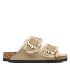 Klapki Birkenstock. Brązowe klapki Birkenstock, bez wzorów, bez obcasa. Za 689.99 zł.