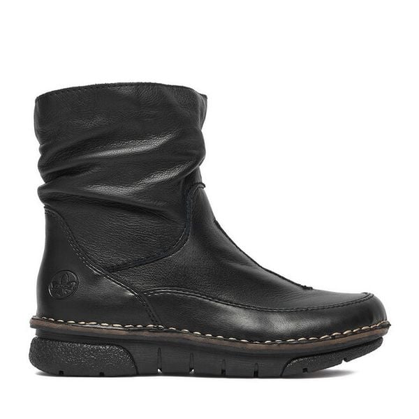 Botki Rieker. Czarne botki Rieker, bez wzorów, bez obcasa, na płaskiej podeszwie, bez zapięcia. Za 429.99 zł.