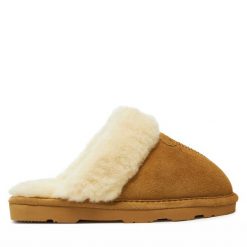 Kapcie Bearpaw. Brązowe obuwie domowe Bearpaw, bez wzorów, bez zapięcia. Za 359.99 zł.