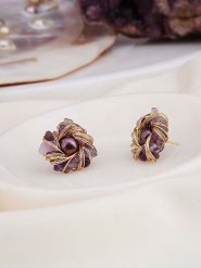 Pierres de Jade Pozłacane kolczyki-wkrętki z perłami i ametystami rozmiar: onesize. Różowe kolczyki Pierres de Jade, z ametystem, pozłacane. Za 56.99 zł.