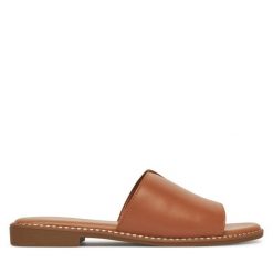 Klapki Lasocki. Brązowe klapki Lasocki, bez wzorów, bez obcasa. Za 139.99 zł.