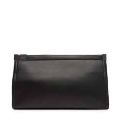 Torebka Calvin Klein. Czarne kopertówki Calvin Klein, bez wzorów, bez dodatków. Za 489.99 zł.