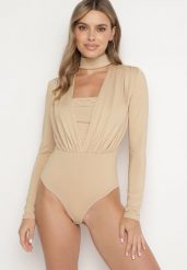 Ciemnobeżowe Body z Wiskozą Ozdobione Marszczeniem i Zakładką Lianatta. Brązowe body Born2be, l, bez wzorów, z wiskozy. Za 89.99 zł.