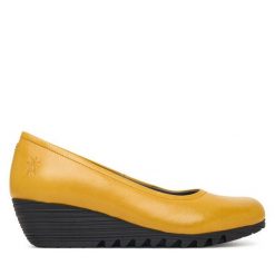 Półbuty Fly London. Żółte czółenka Fly London, bez wzorów, bez obcasa, na koturnie, bez zapięcia. Za 464.99 zł.