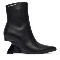 Botki KARL LAGERFELD. Czarne botki KARL LAGERFELD, bez wzorów, bez obcasa, na słupku, bez zapięcia. Za 1,099.00 zł.