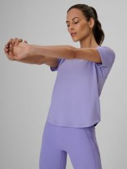 4F Koszulka treningowa regular szybkoschnąca damska - fioletowa XL. Fioletowe bluzki 4f, xl, bez wzorów, z materiału, bez kołnierzyka, bez ramiączek. Za 99.99 zł.