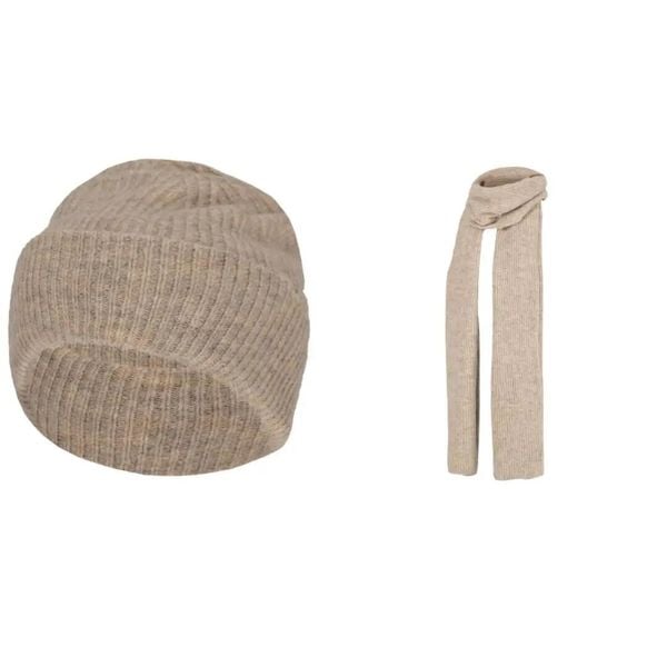 Komplet Damski czapka i szalik. Niebieskie szaliki SARLINI, na zimę, bez wzorów, z dzianiny, eleganckie. Za 186.35 zł.