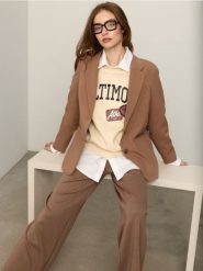 Bluza crewneck z motywem sportowym - kremowy. Białe bluzy sportowe Sinsay, l, bez wzorów, bez kaptura. Za 49.99 zł.