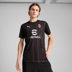 Koszulka piłkarska przedmeczowa Puma AC Milan 24/25. Bluzki Puma, l, bez wzorów, z materiału, sportowe, bez kołnierzyka, bez ramiączek. Za 319.99 zł.