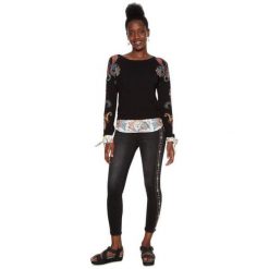 Desigual sweter damski Jers Travis, S, czarny. Czarne swetry Desigual, s, bez wzorów, bez ramiączek. W wyprzedaży za 245.00 zł.