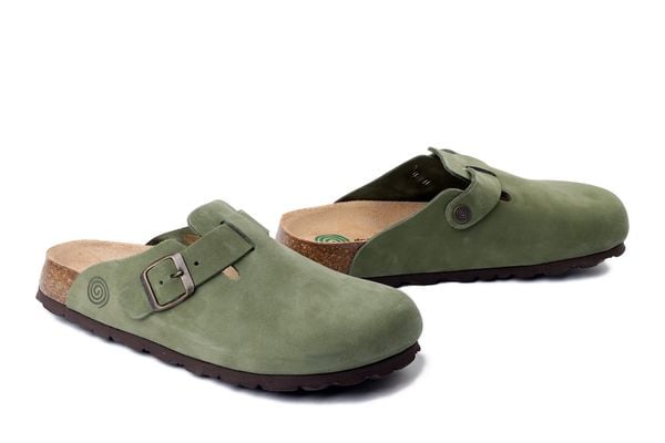 DR. BRINKMANN 600131-07 grun, klapki damskie. Zielone klapki Dr. Brinkmann, bez wzorów, ze skóry, bez obcasa. Za 289.90 zł.