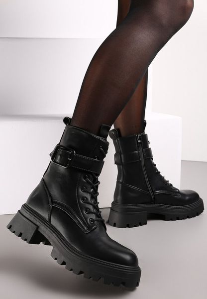 Czarne Botki Workery z Paskiem Wokół Cholewki Galitrisa. Czarne botki Renee, na zimę, bez wzorów, z jeansu, bez obcasa, na płaskiej podeszwie, bez zapięcia. Za 149.99 zł.