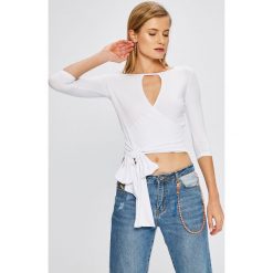 Answear - Bluzka Garden of Dreams. Białe bluzki ANSWEAR, m, bez wzorów, z dzianiny, casualowe, bez kołnierzyka, bez ramiączek. W wyprzedaży za 29.90 zł.