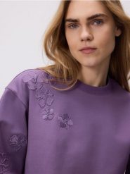 Bluza z ozdobnym haftem - wielobarwny. Bluzy Reserved, l, bez wzorów, z dzianiny, bez kaptura. W wyprzedaży za 79.99 zł.