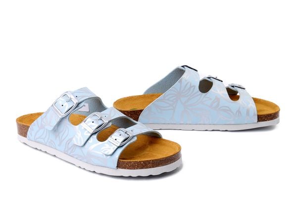 DR. BRINKMANN 700784-55 hellblau, klapki damskie. Niebieskie klapki Dr. Brinkmann, bez wzorów, bez obcasa. Za 249.90 zł.