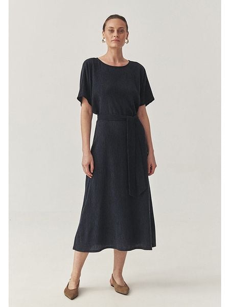 TATUUM Sukienka w kolorze granatowym rozmiar: 46. Niebieskie sukienki Tatuum, bez wzorów, z tkaniny, bez kołnierzyka, bez ramiączek, maxi. Za 161.34 zł.