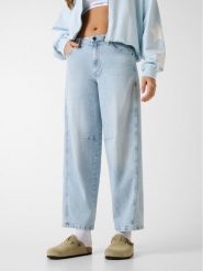 Guess Jeans Jeansy 182179 Niebieski Relaxed Fit. Niebieskie jeansy Guess Jeans, z aplikacjami. Za 439.99 zł.