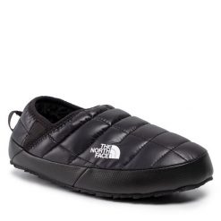 Kapcie The North Face. Czarne obuwie domowe The North Face, bez wzorów, bez zapięcia. Za 299.99 zł.