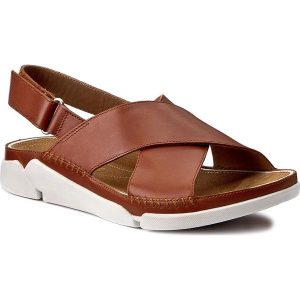 Sandały CLARKS - Tri Alexia 261259424 Tan Leather. Brązowe sandały Clarks, bez wzorów, z materiału, bez obcasa, bez zapięcia. W wyprzedaży za 199.00 zł.