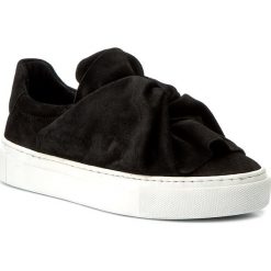 Półbuty BRONX - ByardenX 65913-L Black 01. Czarne czółenka Bronx, bez wzorów, z materiału, bez obcasa, na koturnie, bez zapięcia. W wyprzedaży za 239.00 zł.