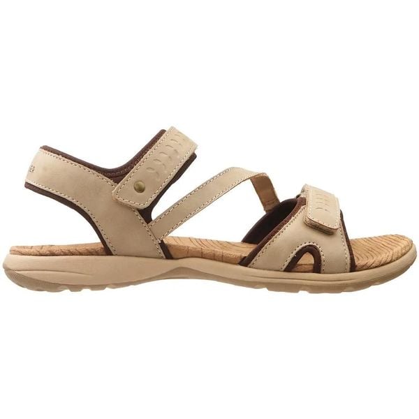 Sandały damskie Whistler Zamora. Białe sandały Whistler, bez wzorów, z materiału, eleganckie, bez obcasa, bez zapięcia. Za 185.00 zł.