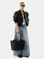 Calvin Klein Torebka Bold Ck LV04F3562G Czarny. Czarne shopper Calvin Klein, bez wzorów, ze skóry, bez dodatków. Za 529.99 zł.