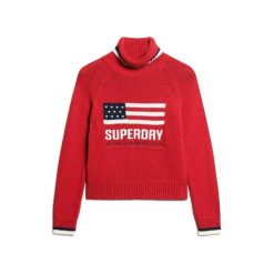 Sweter damski z golfem Superdry Americana. Czerwone swetry Superdry, na zimę, bez wzorów, bez ramiączek. Za 392.65 zł.