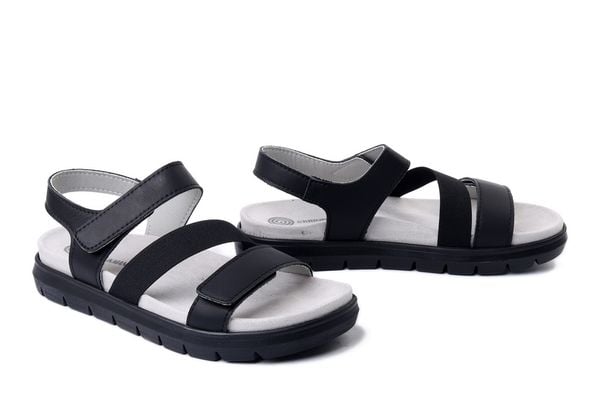 DR. BRINKMANN 710270-92 silber, sandały damskie. Szare sandały Dr. Brinkmann, bez wzorów, ze skóry, bez obcasa, bez zapięcia. Za 329.90 zł.