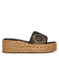 Espadryle Guess. Czarne espadryle Guess, z aplikacjami, bez obcasa, bez zapięcia. Za 519.99 zł.
