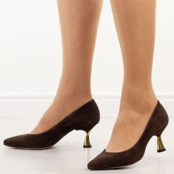 Brązowe zamszowe skórzane Polskie szpilki damskie Prestige 2111. Brązowe szpilki Prestige, bez wzorów, ze skóry, biznesowe, bez obcasa, na obcasie, bez zapięcia. Za 429.00 zł.