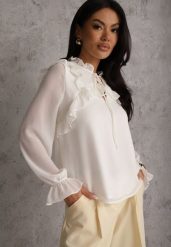 Biała Bluzka w Stylu Coquette z Falbankami i Wiązaniem przy Szyi Seathrina. Białe bluzki Renee, l, bez wzorów, z jeansu, bez kołnierzyka, bez ramiączek. Za 109.99 zł.