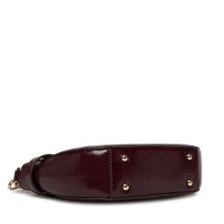 Torebka Guess. Czerwone torebki klasyczne Guess, z aplikacjami, bez dodatków. Za 589.99 zł.