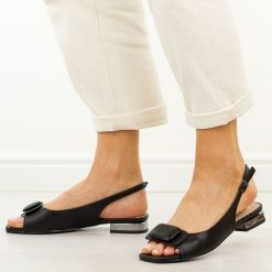 Czarne sandały damskie na obcasie Potocki 43337. Czarne sandały POTOCKI, z aplikacjami, ze skóry, eleganckie, bez obcasa, na obcasie, bez zapięcia. Za 169.00 zł.