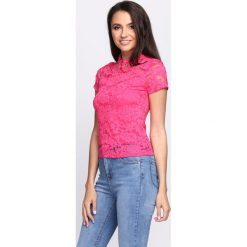 Fuksjowa Bluzka All Apparel. Bluzki Born2be, s, z aplikacjami, z koronki, bez kołnierzyka, bez ramiączek. Za 24.99 zł.