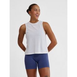 Damski tank top Hummel Mt Vanja. Białe topy Hummel, bez wzorów, bez kołnierzyka, bez ramiączek. Za 163.50 zł.