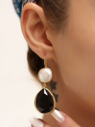 L'Atelier de Gaia Pozłacane kolczyki z perłami i kocim okiem rozmiar: onesize. Czarne kolczyki L'Atelier de Gaia, z perłą, pozłacane, z zapięciem typu bigiel. Za 69.99 zł.